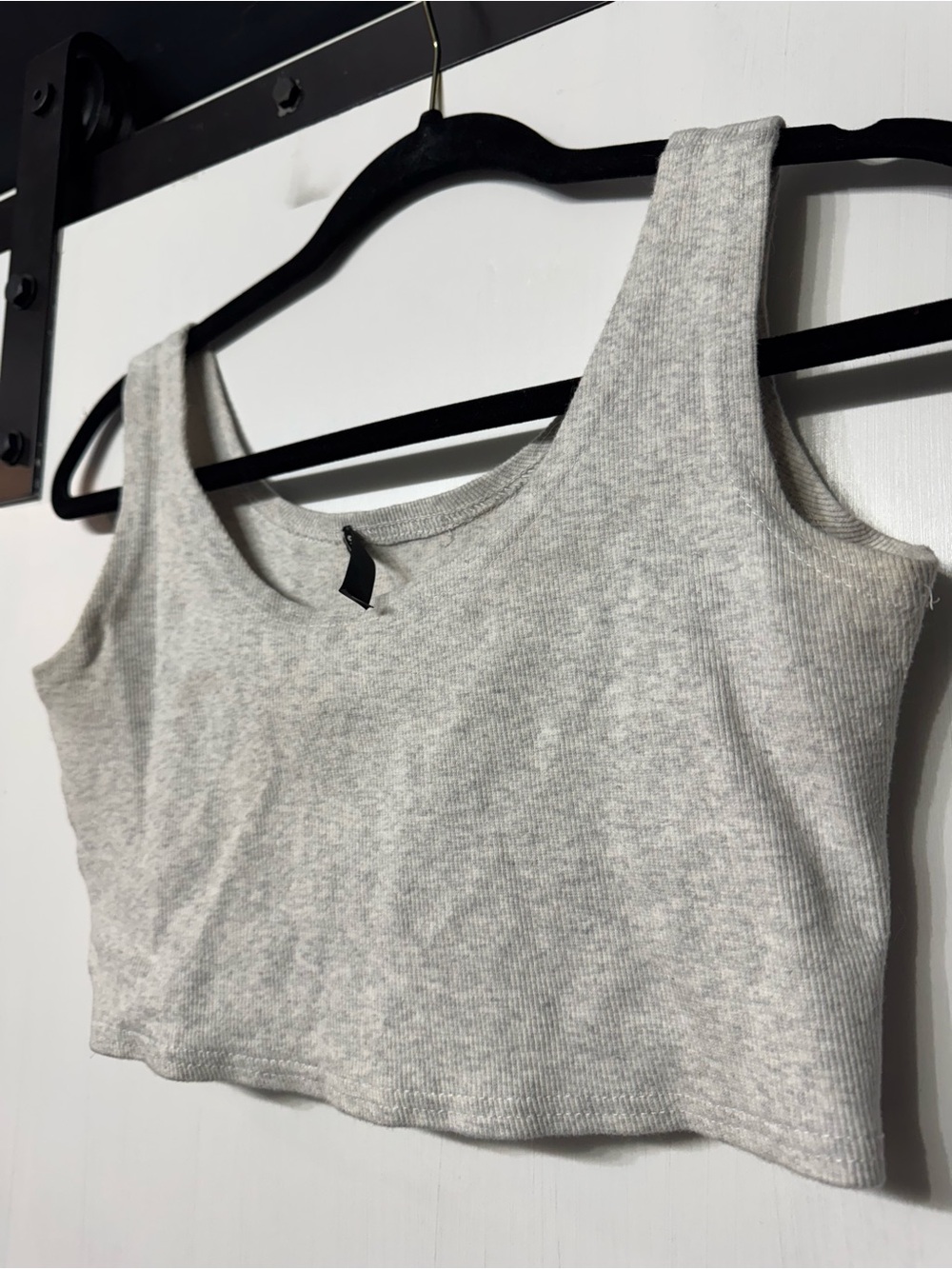SHEIN Light Gray Ribbed Scoop Crop Tank - Picture 4 of 6